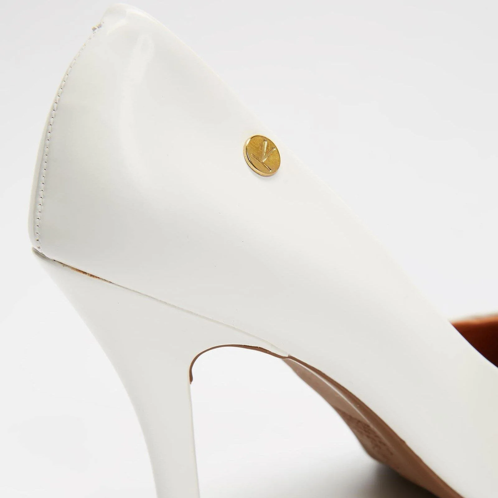 Vizzano 1184-1101 Pointy Toe Pump in White Patent - Image 3