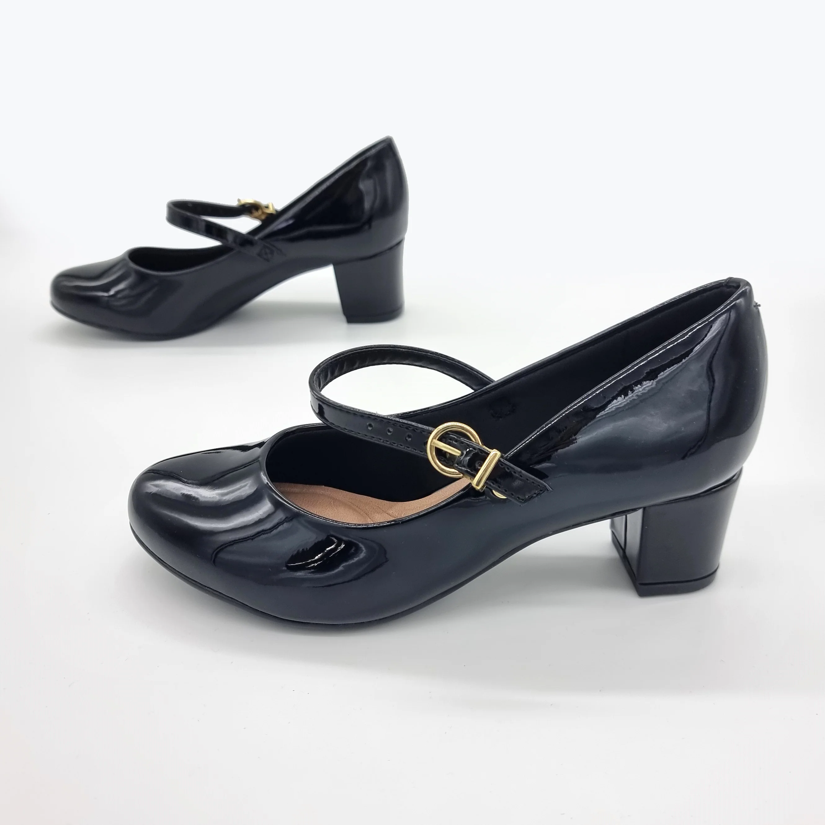 Beira Rio 4777-475 Low Heel Mary-Jane Pump in Black Patent - Image 4