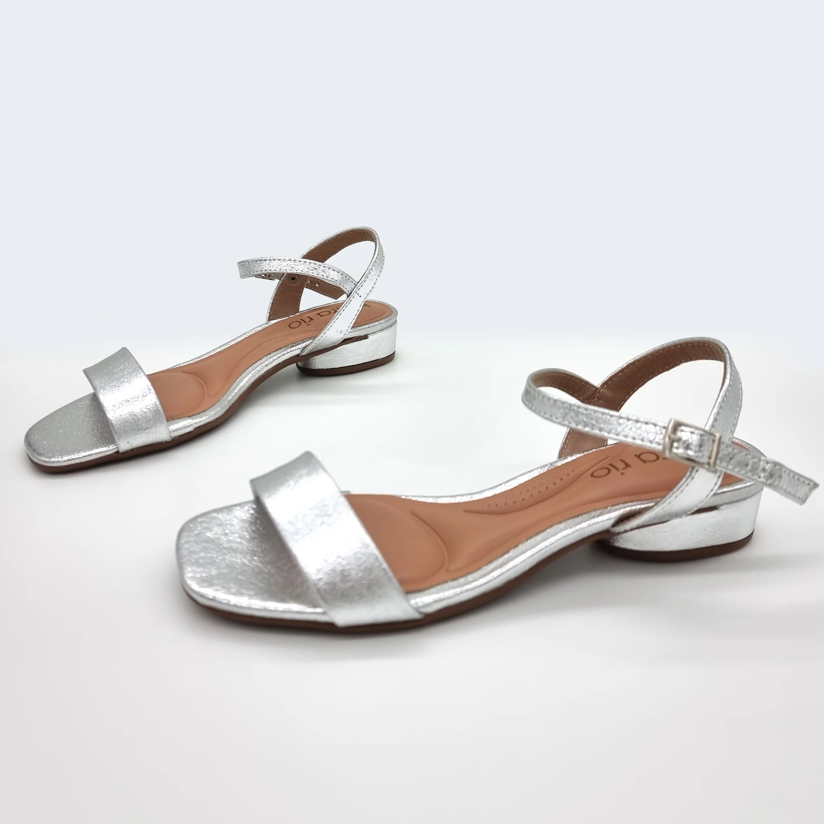 Beira Rio 8504-202 Flat Sandal in Silver - Image 3