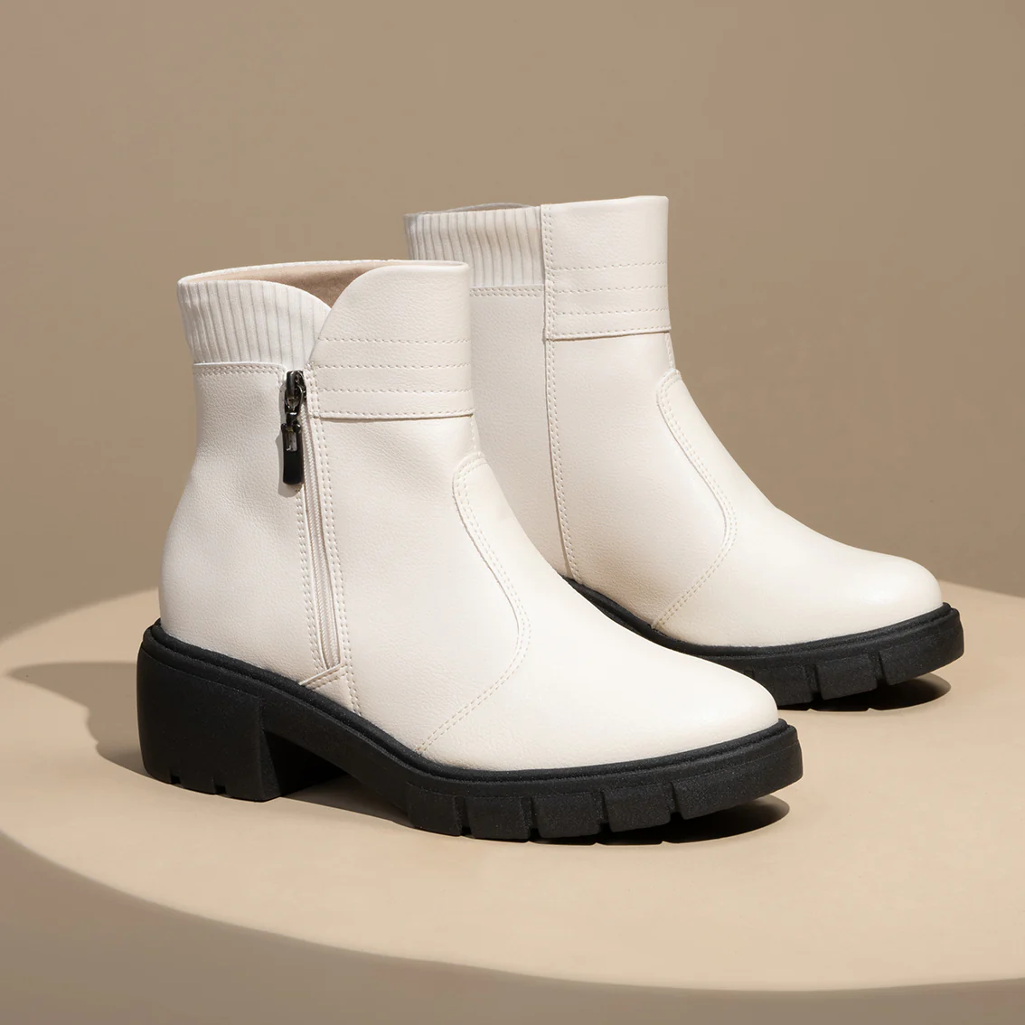 Beira Rio 9077-211 Low Heel Ankle Boot in White