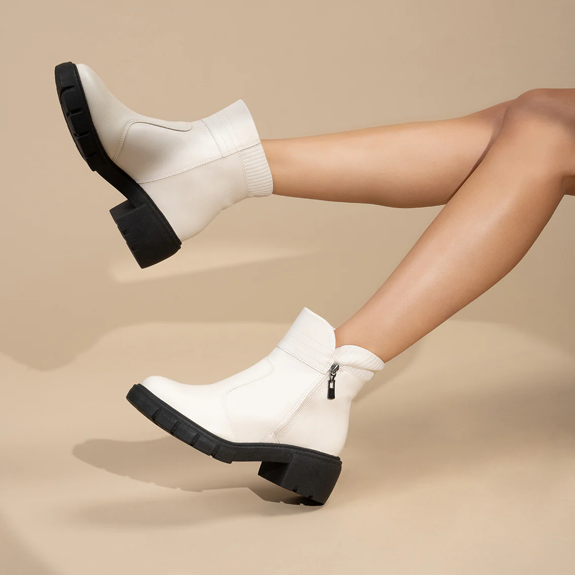 Beira Rio 9077-211 Low Heel Ankle Boot in White - Image 2