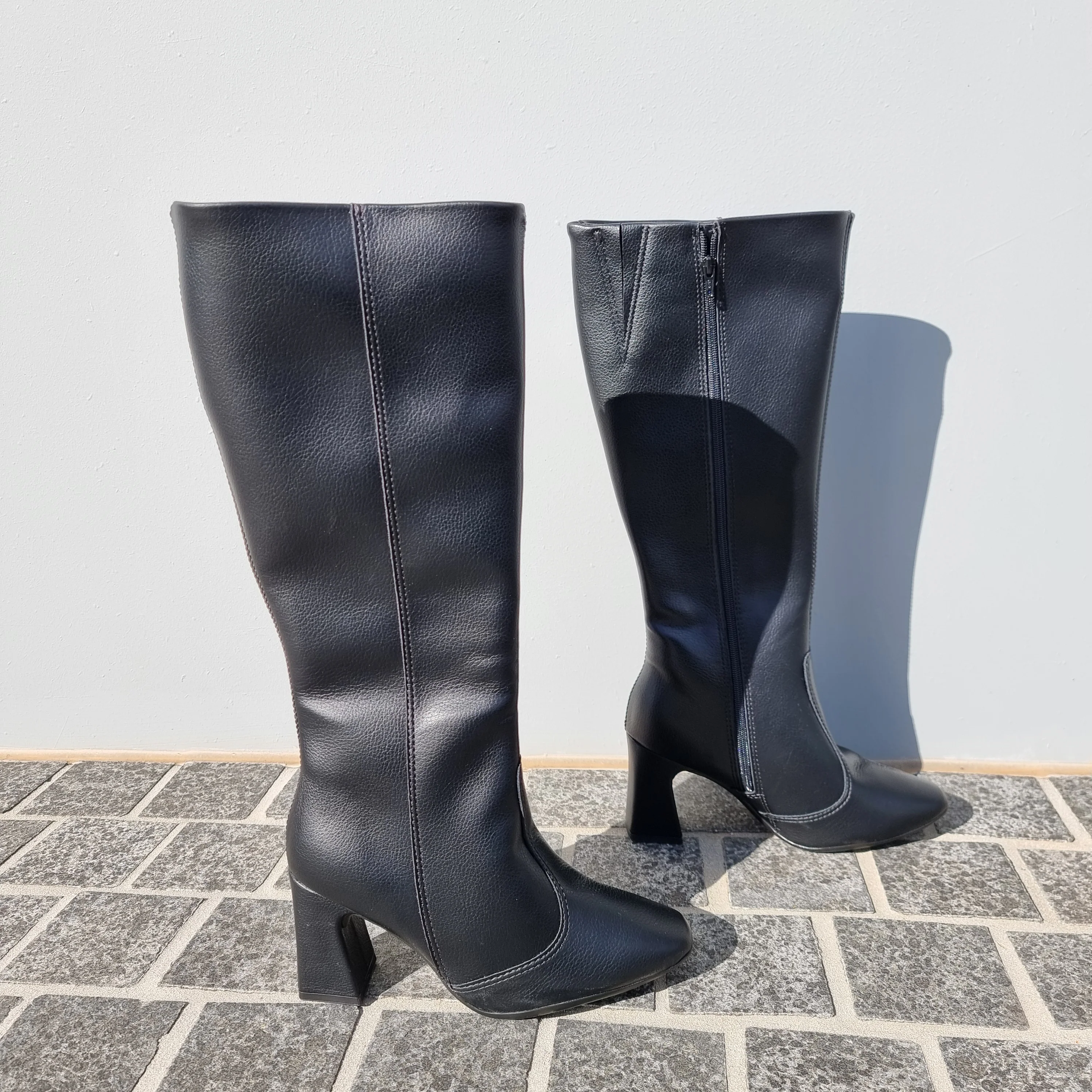 Beira Rio 9086-103 Block Heel Boot in Black - Image 2
