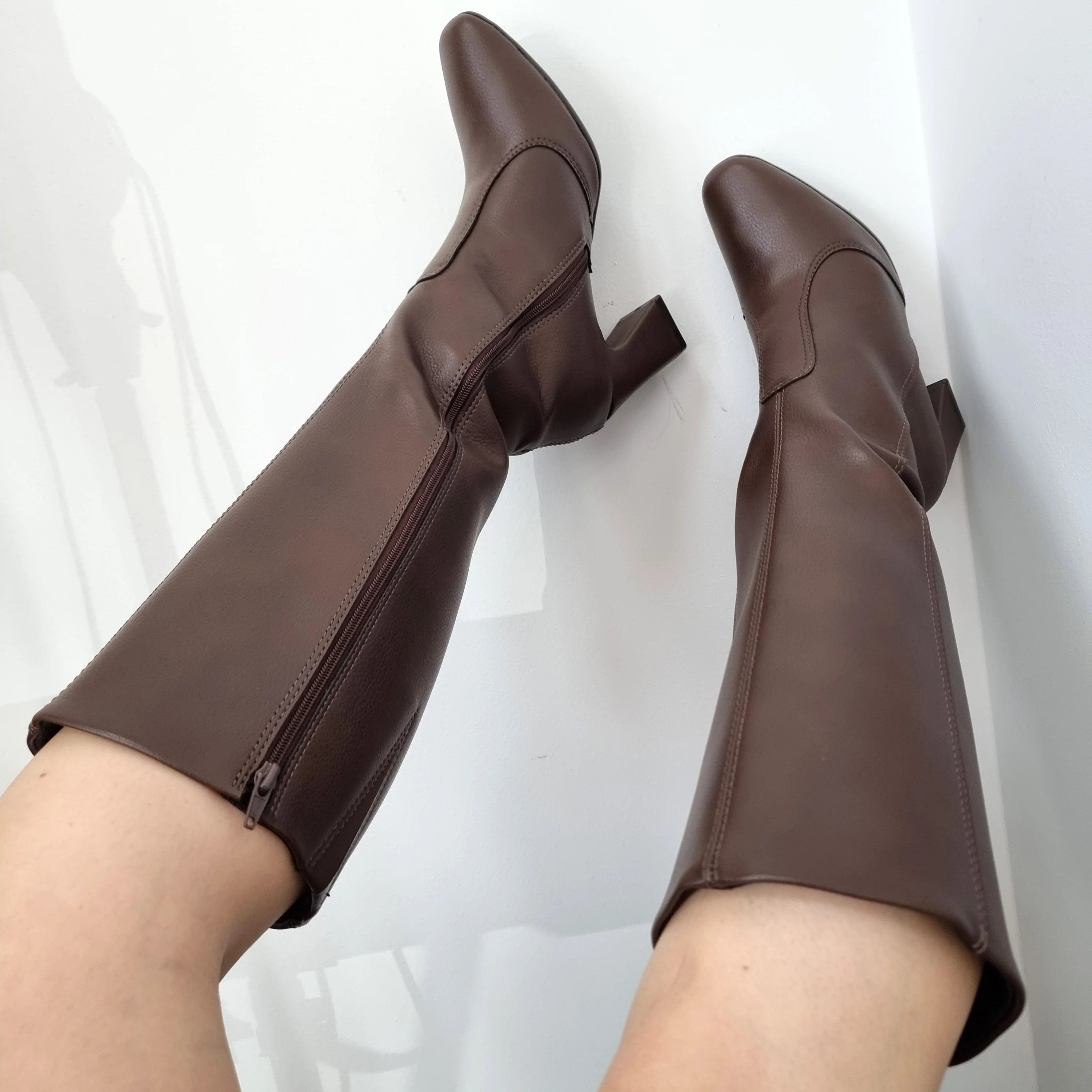 Beira Rio 9086-103 Block Heel Boot in Coffee - Image 3