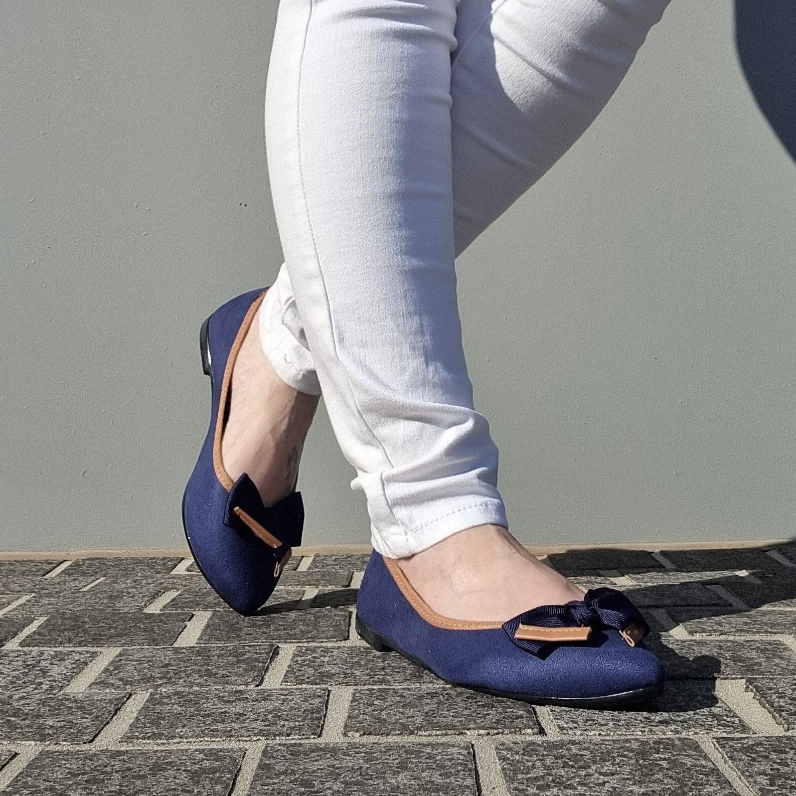Moleca 5727-129 Pointy Toe in Navy Suede - Image 2