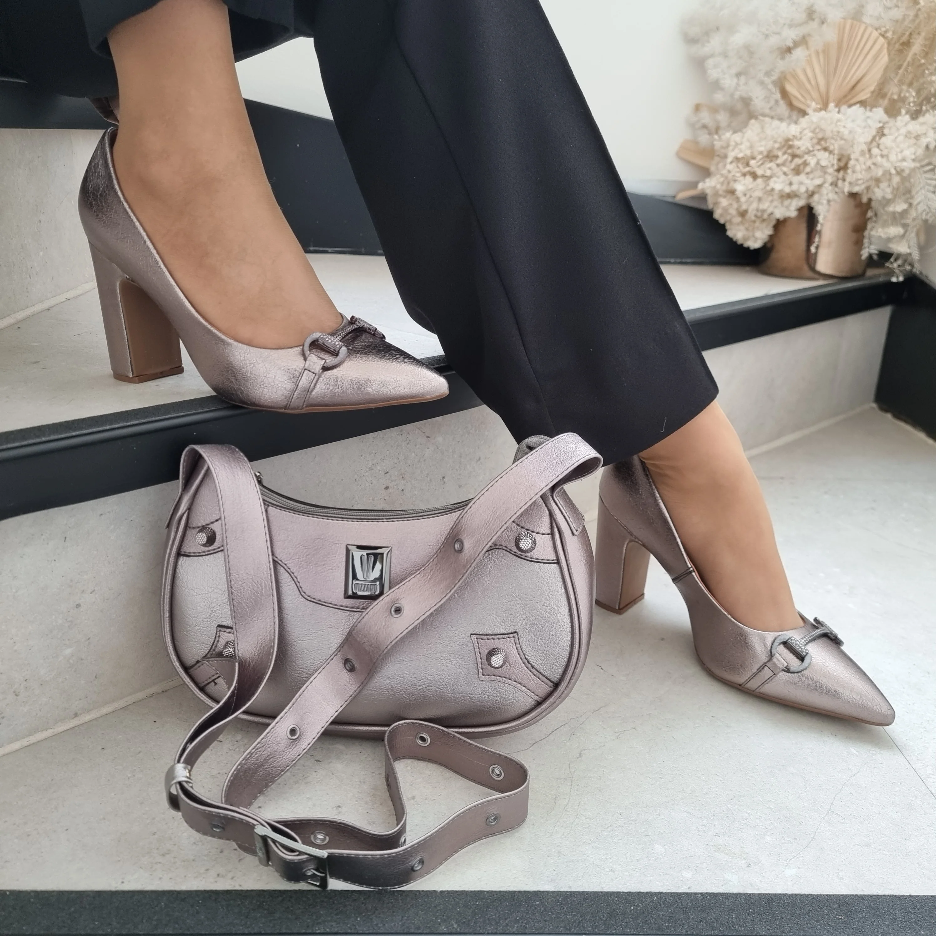 Vizzano 10052-1 Shoulder Bag in Graphite - Image 2