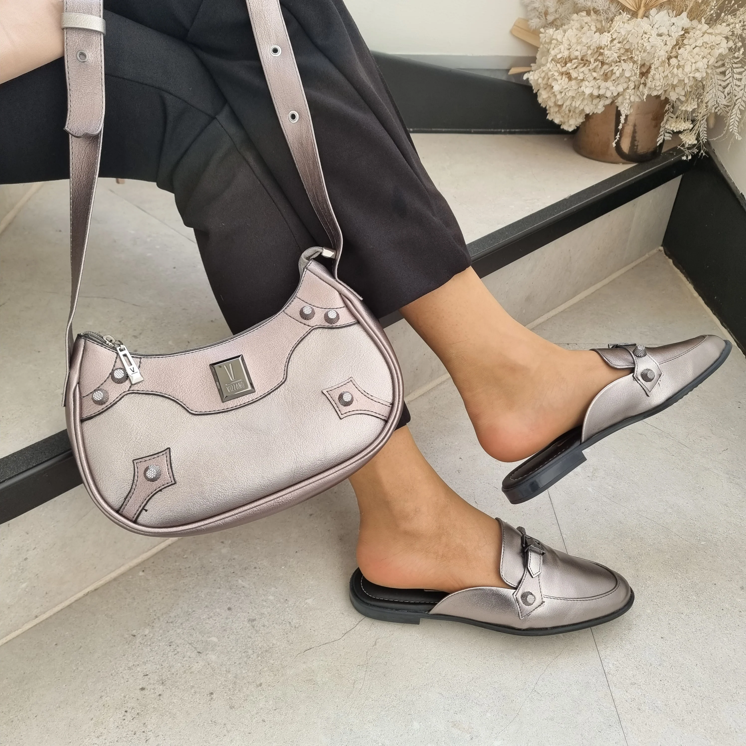 Vizzano 10052-1 Shoulder Bag in Graphite - Image 3