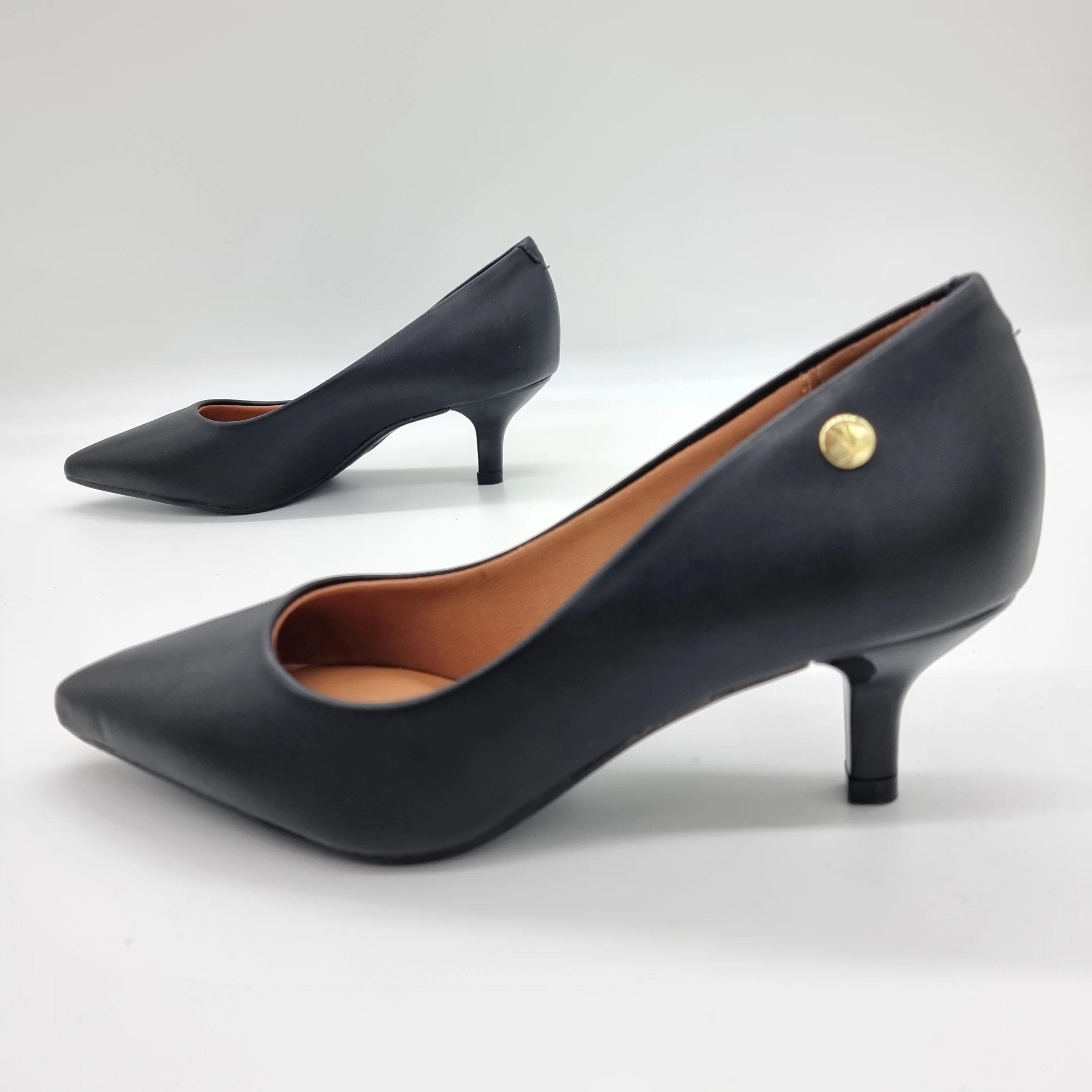 Vizzano 1122-828 Kitten Heel Pointy Toe Pump in Black Napa - Image 2