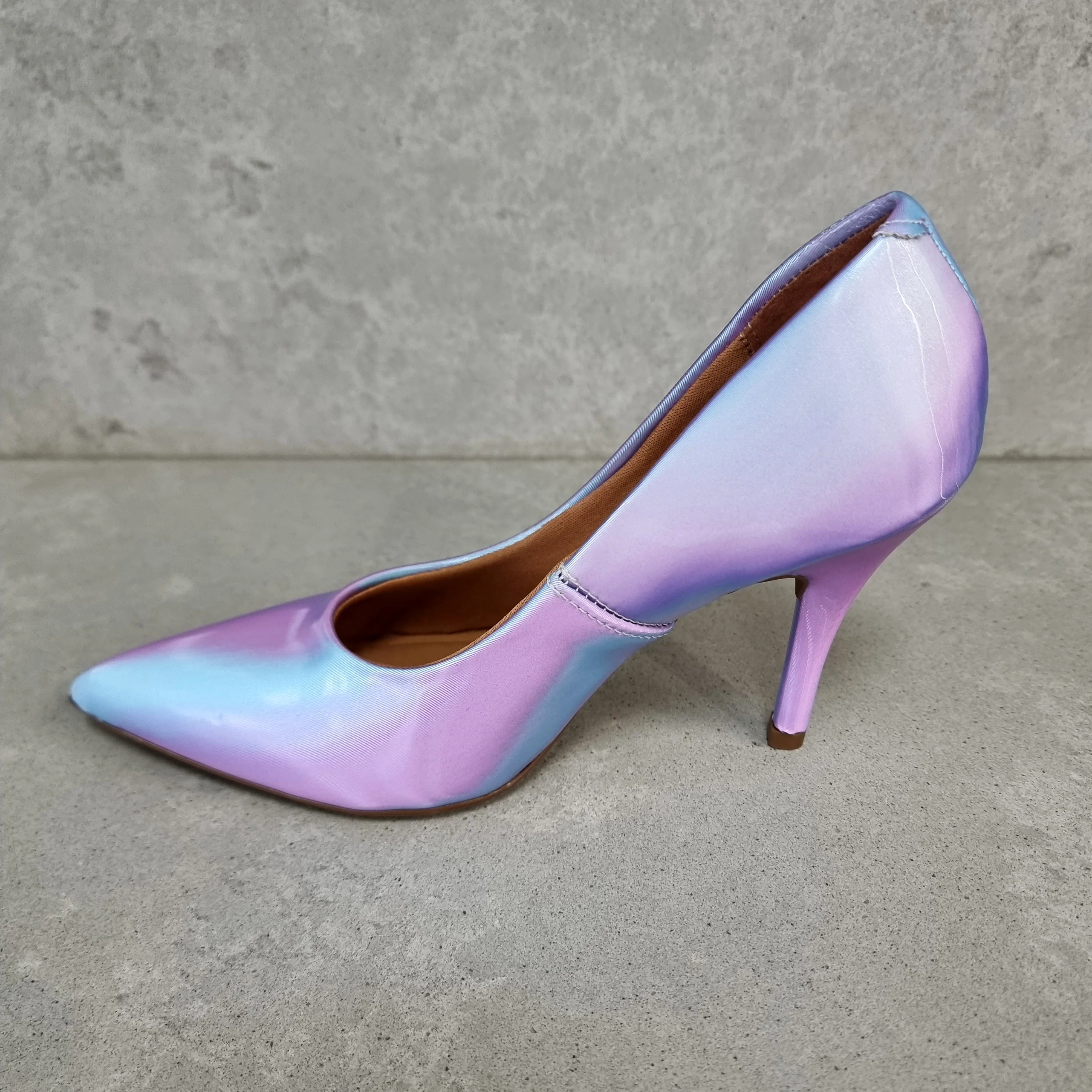 Vizzano 1184-1101 Pointy Toe Pump in Pearlescent Blue - Image 5