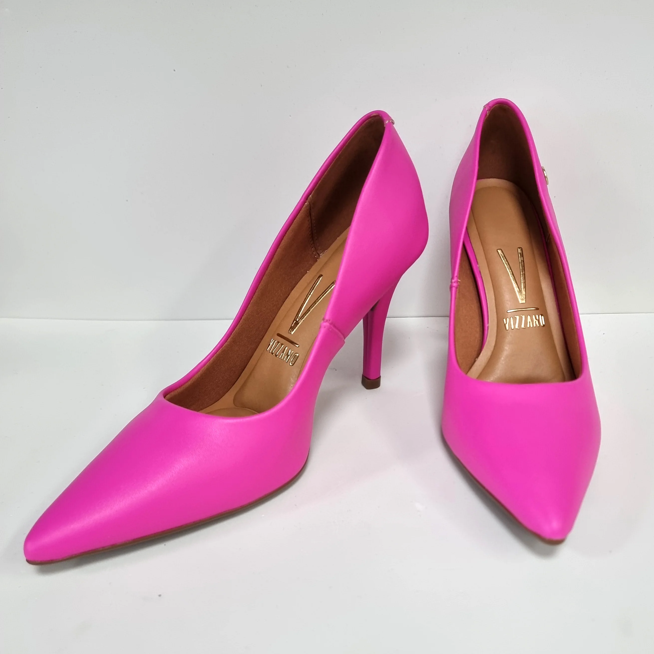 Vizzano 1184-1101 Pointy Toe Pump in Pink Neon Napa - Image 4