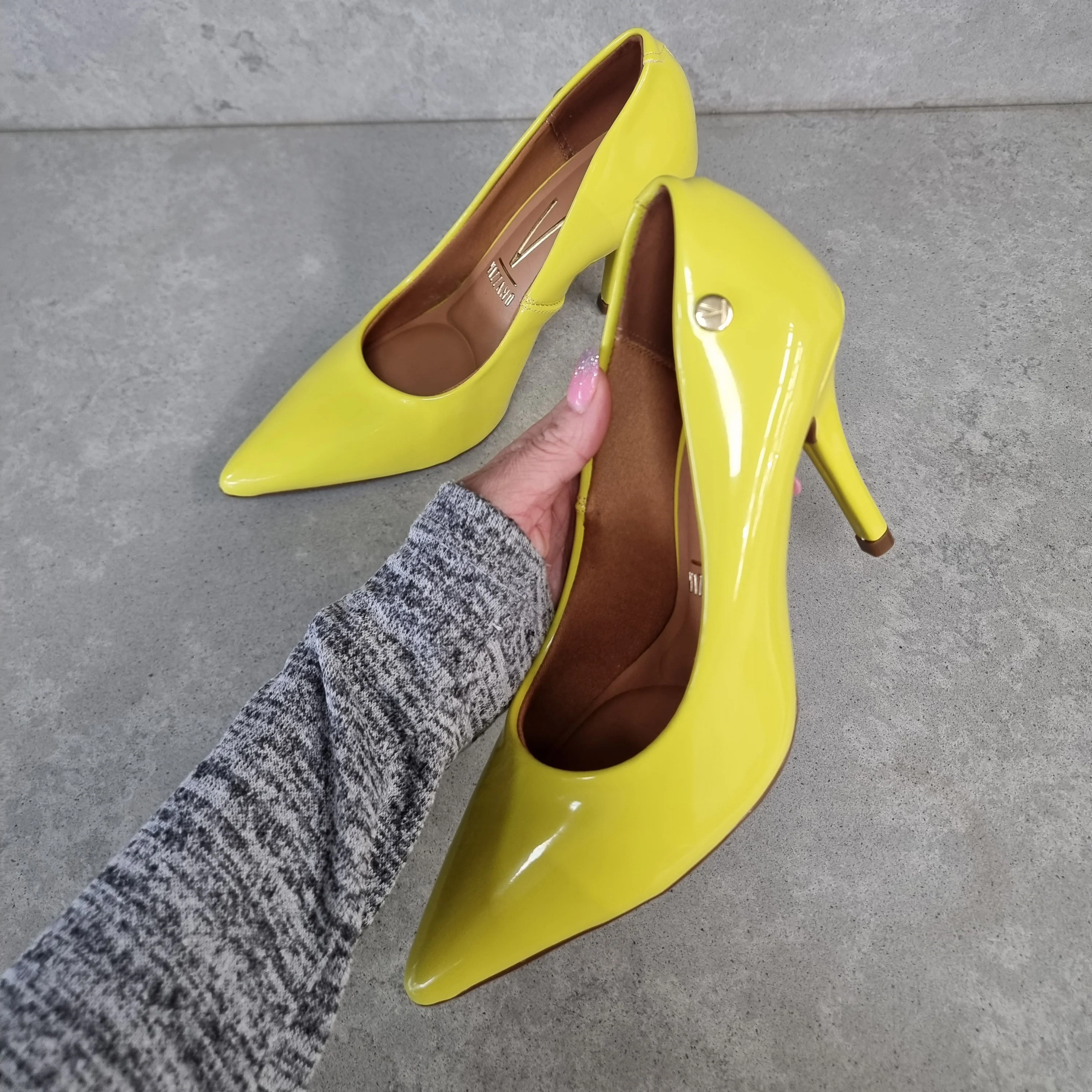 Vizzano 1184-1101 Pointy Toe Pump in Sicilian Yellow - Image 6