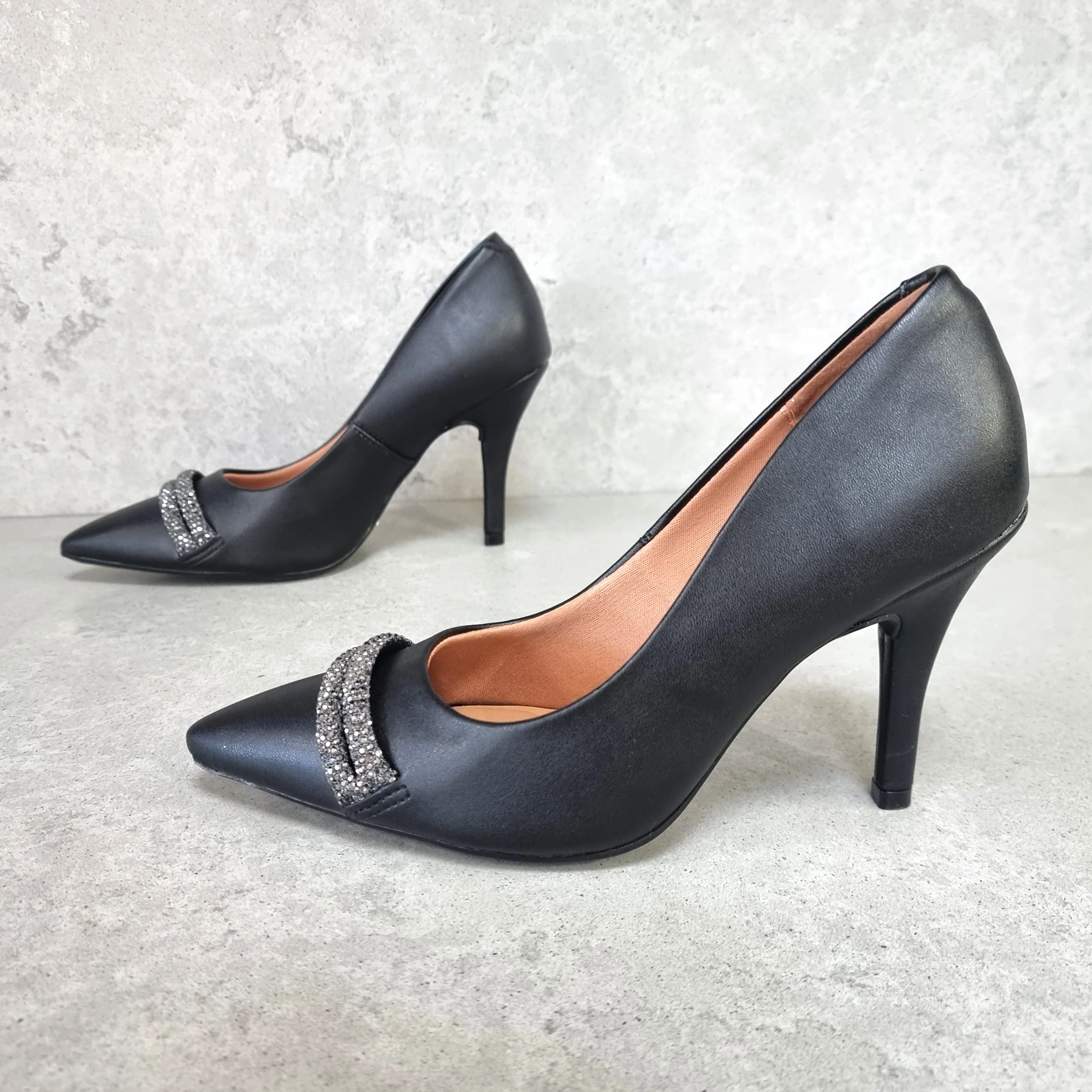 Vizzano 1184-1174 Pointy Toe Pump in Black Napa - Image 4