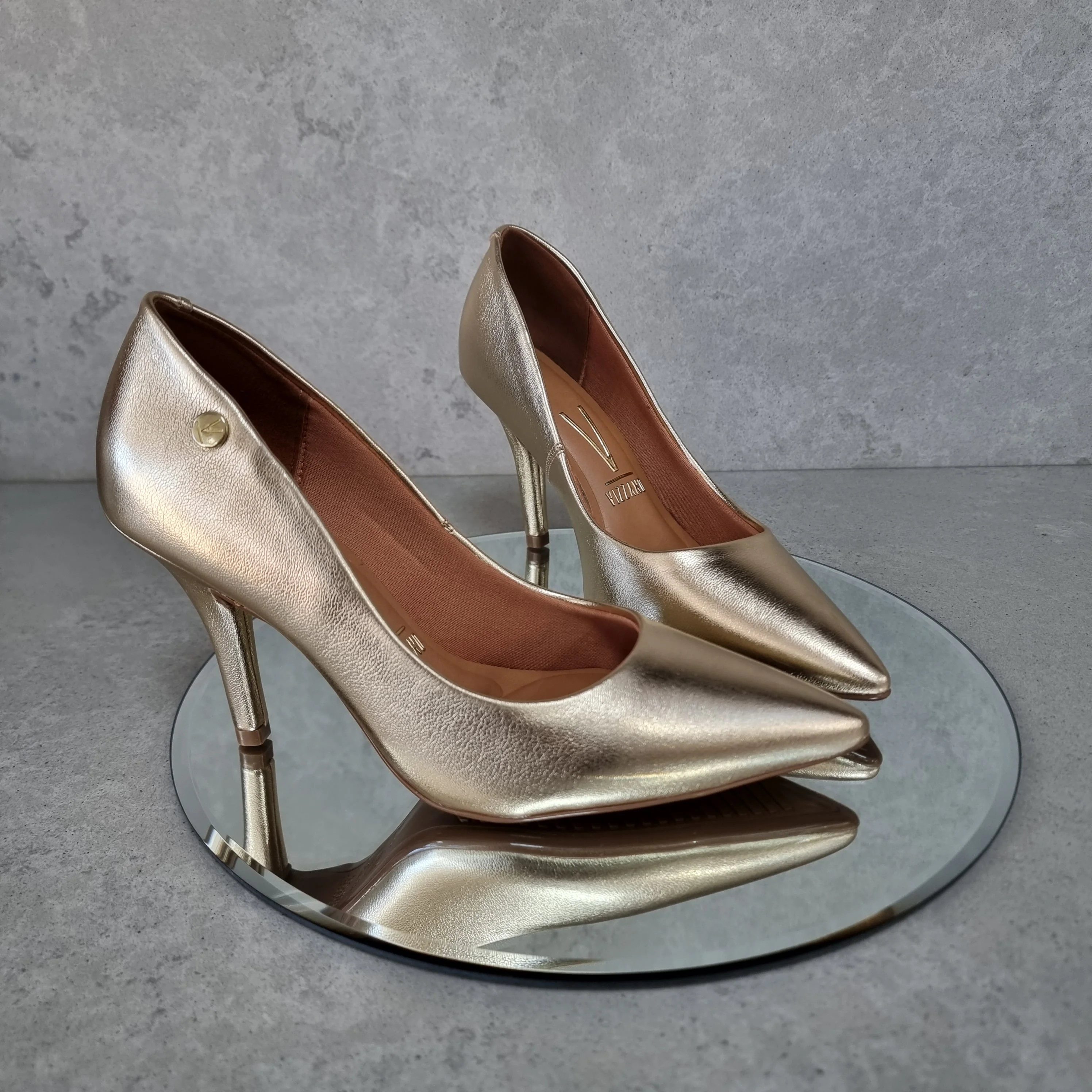 Vizzano 1184-1501 Pointy Toe Pump in Golden Metallic Napa - Image 2