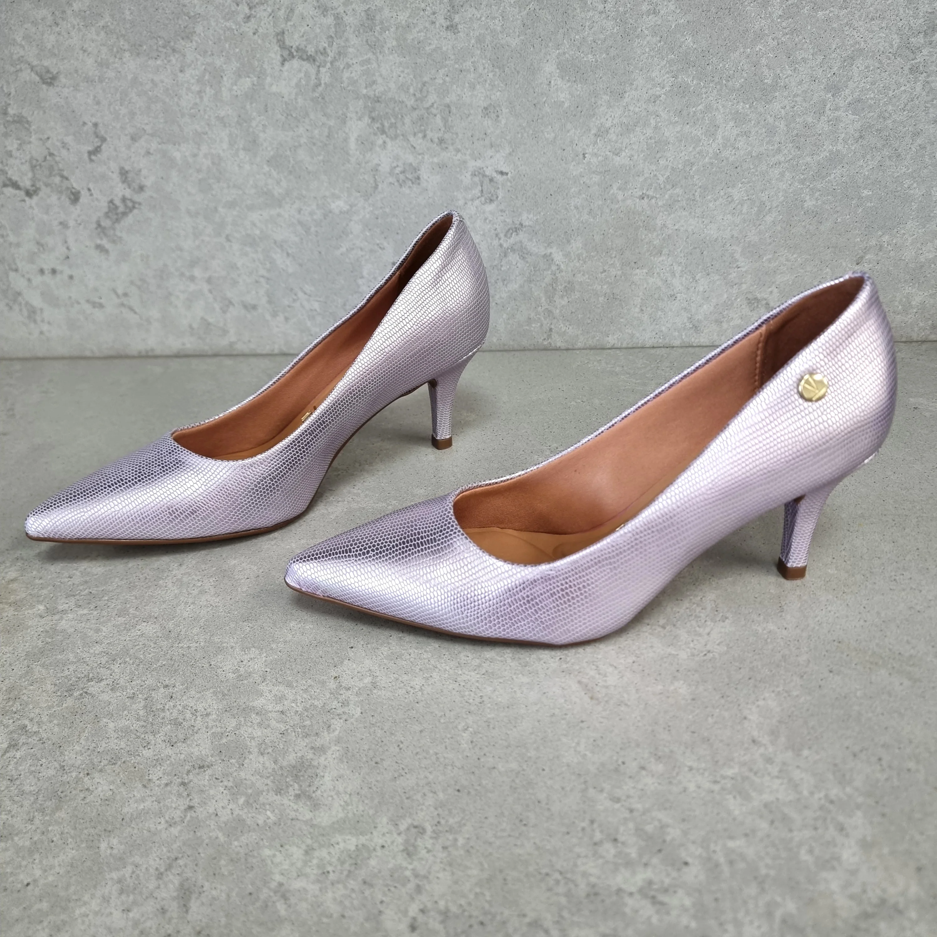 Vizzano 1185-1302 Pointy Toe Pump in Light Pink Metallic Lizard - Image 2