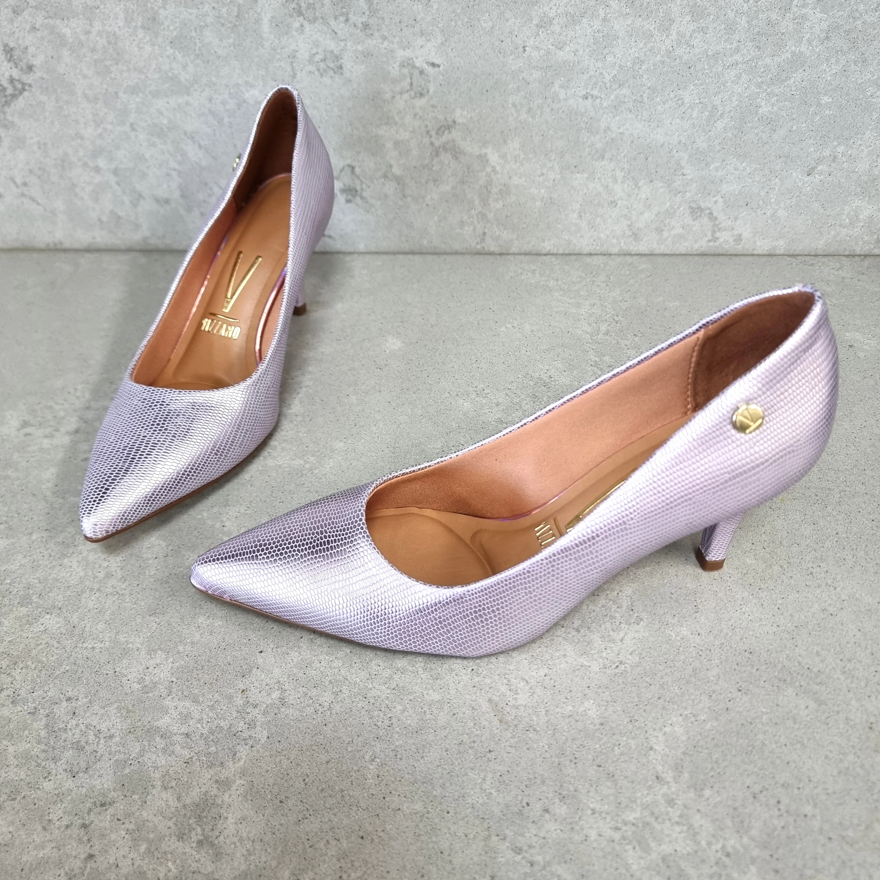 Vizzano 1185-1302 Pointy Toe Pump in Light Pink Metallic Lizard - Image 3