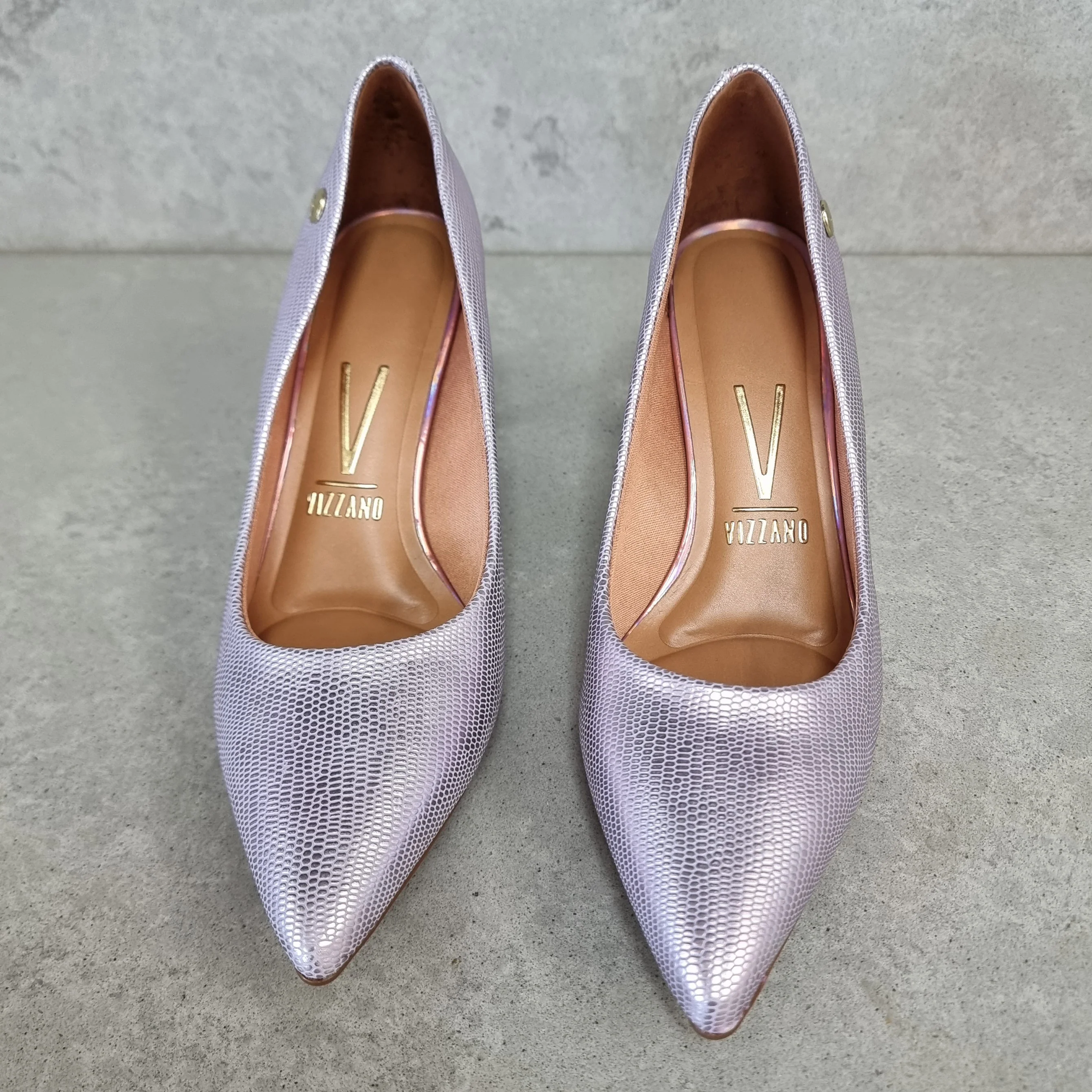 Vizzano 1185-1302 Pointy Toe Pump in Light Pink Metallic Lizard - Image 4