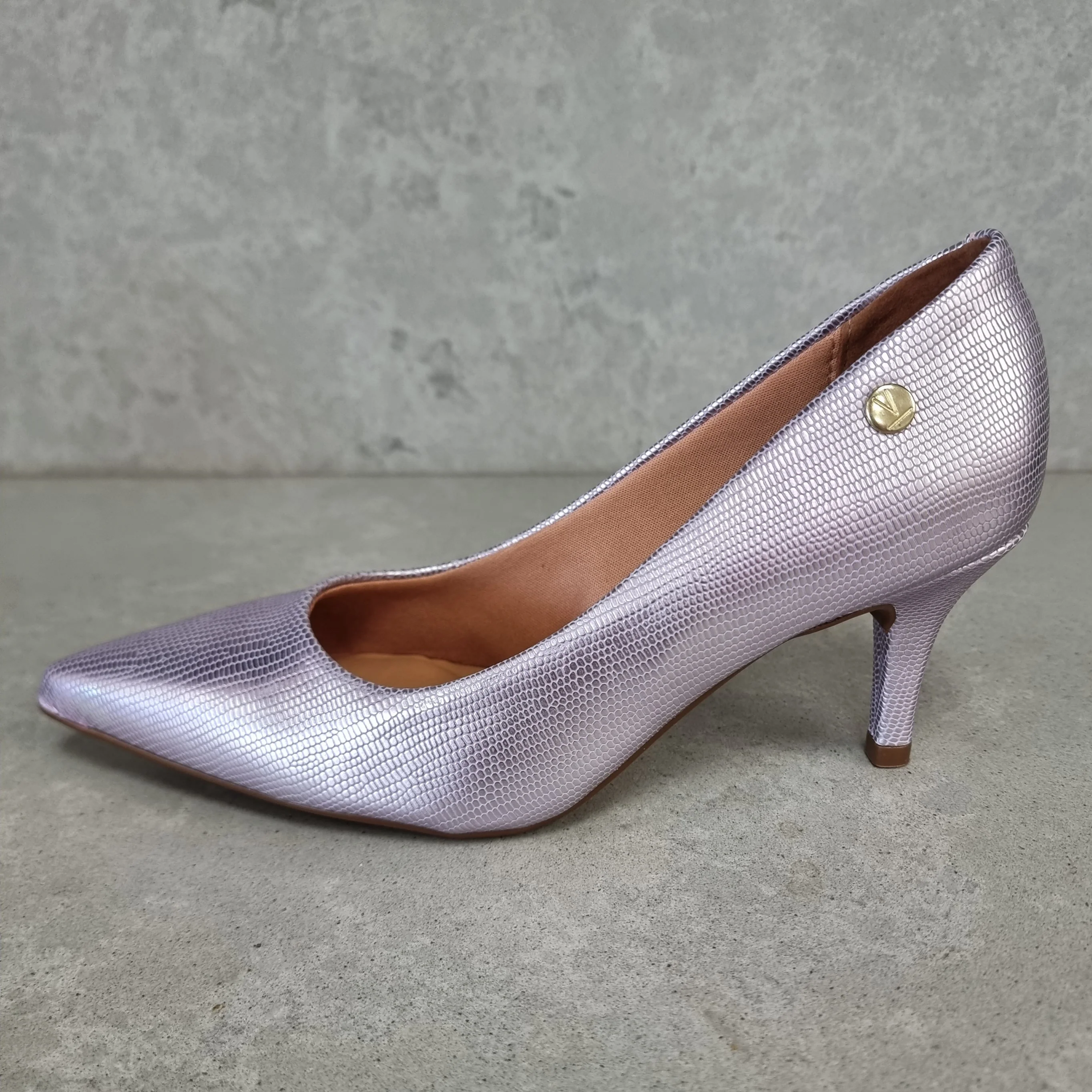 Vizzano 1185-1302 Pointy Toe Pump in Light Pink Metallic Lizard - Image 5