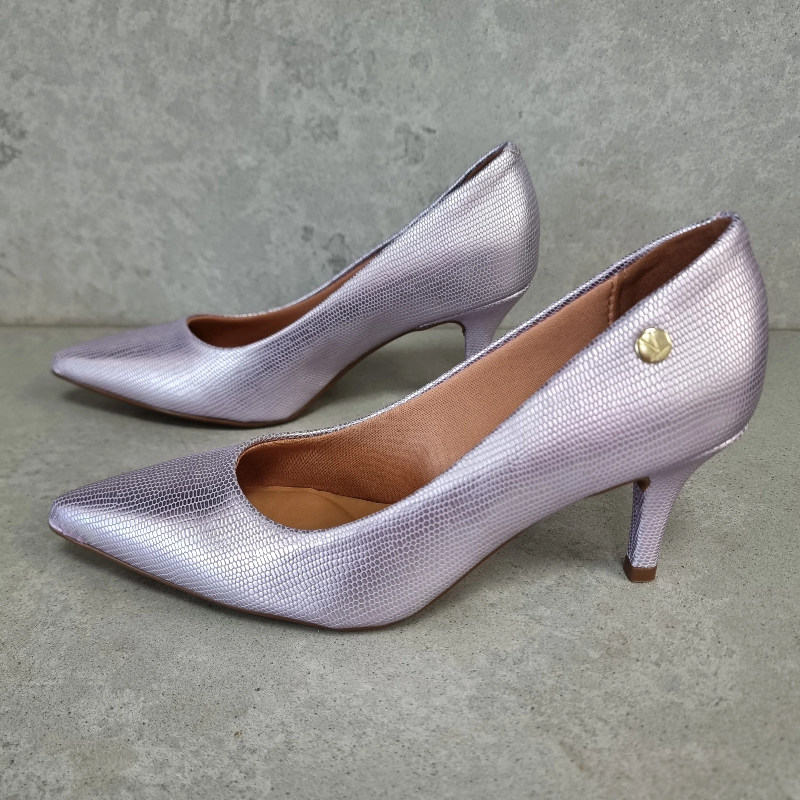 Vizzano 1185-1302 Pointy Toe Pump in Light Pink Metallic Lizard - Image 6