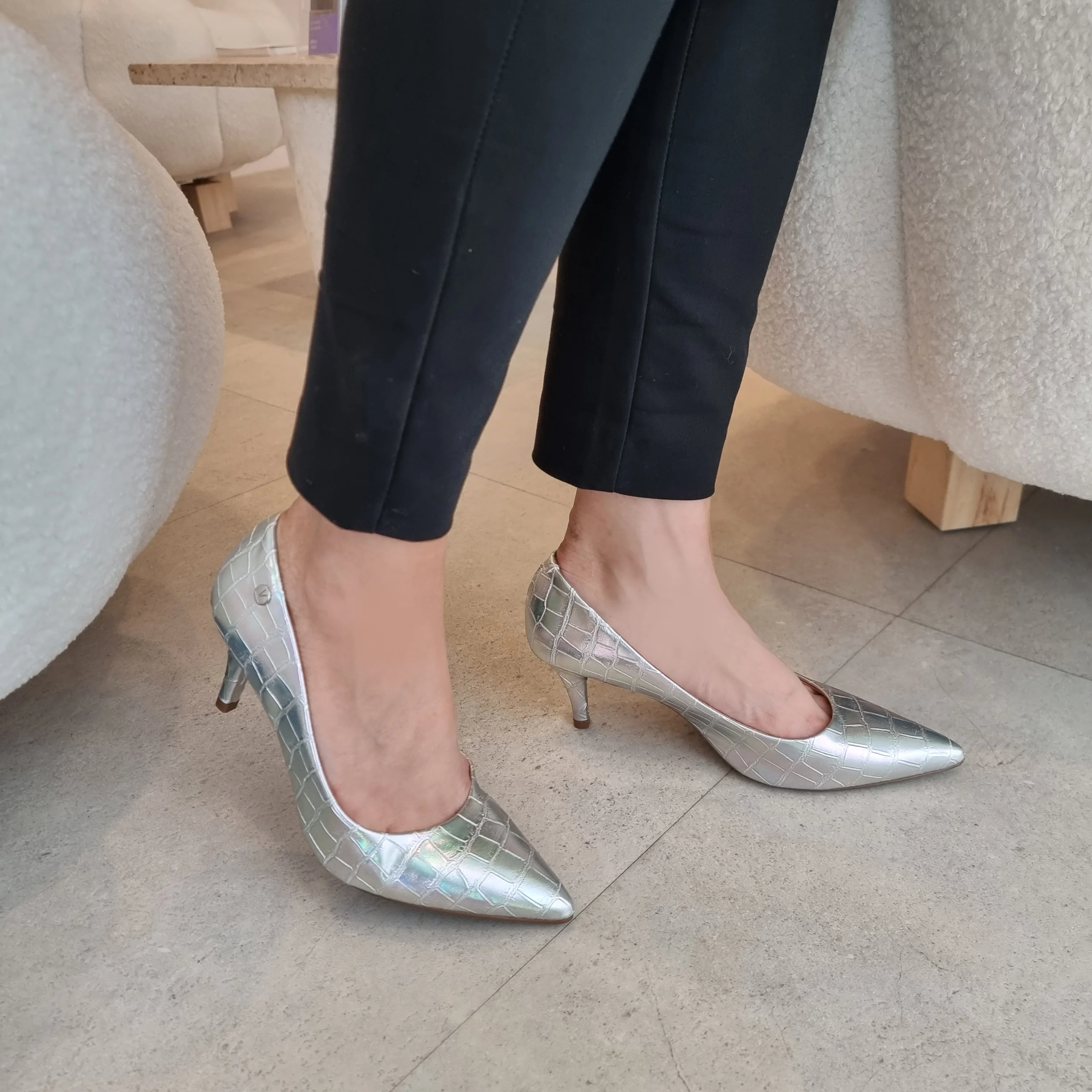Vizzano 1185-1302 Pointy Toe Pump in Silver Holographic Croc - Image 3