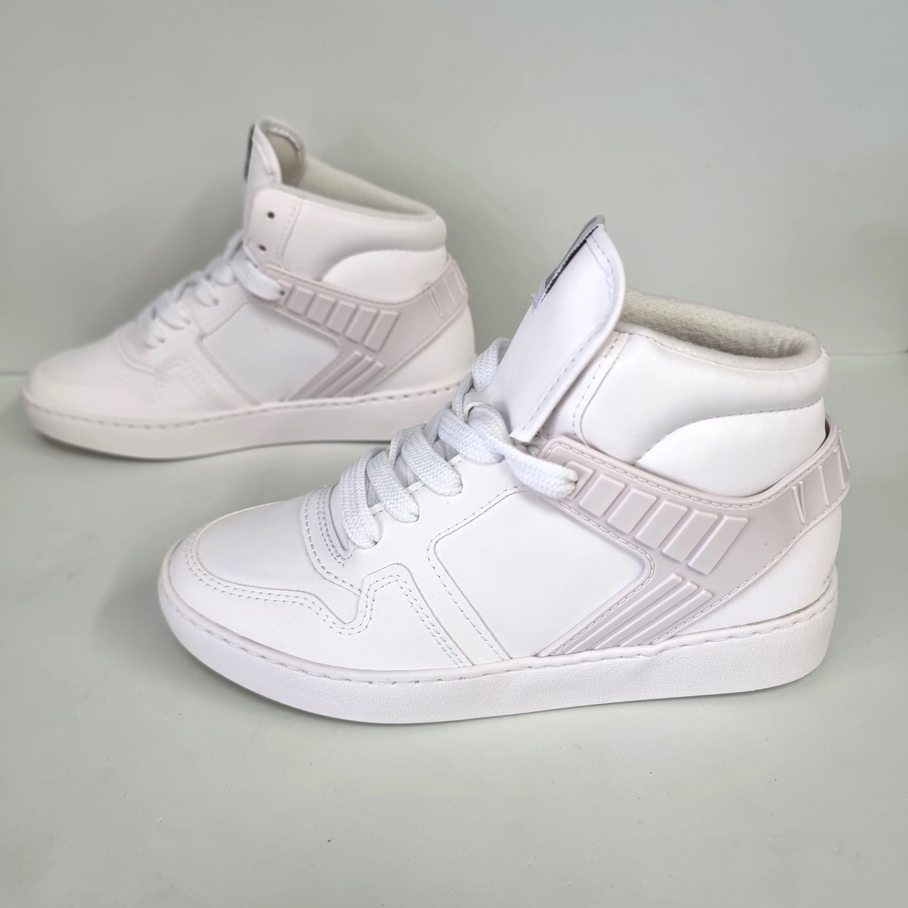 Vizzano 1214-1043 High Top Sneaker in White Napa - Image 2