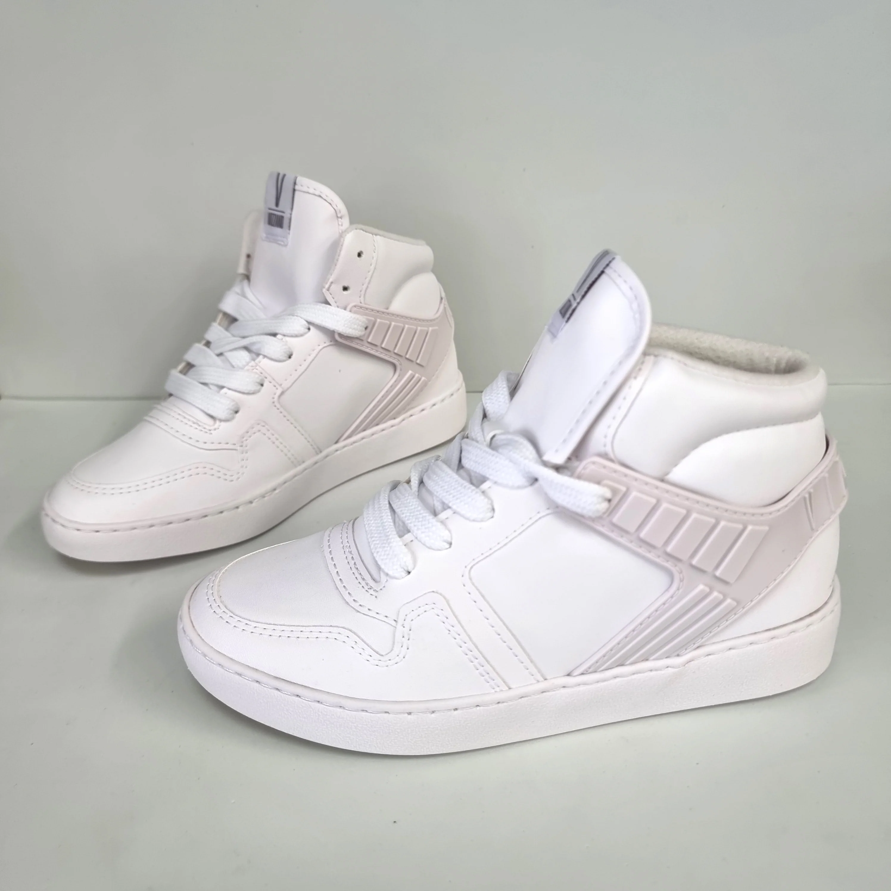 Vizzano 1214-1043 High Top Sneaker in White Napa - Image 4