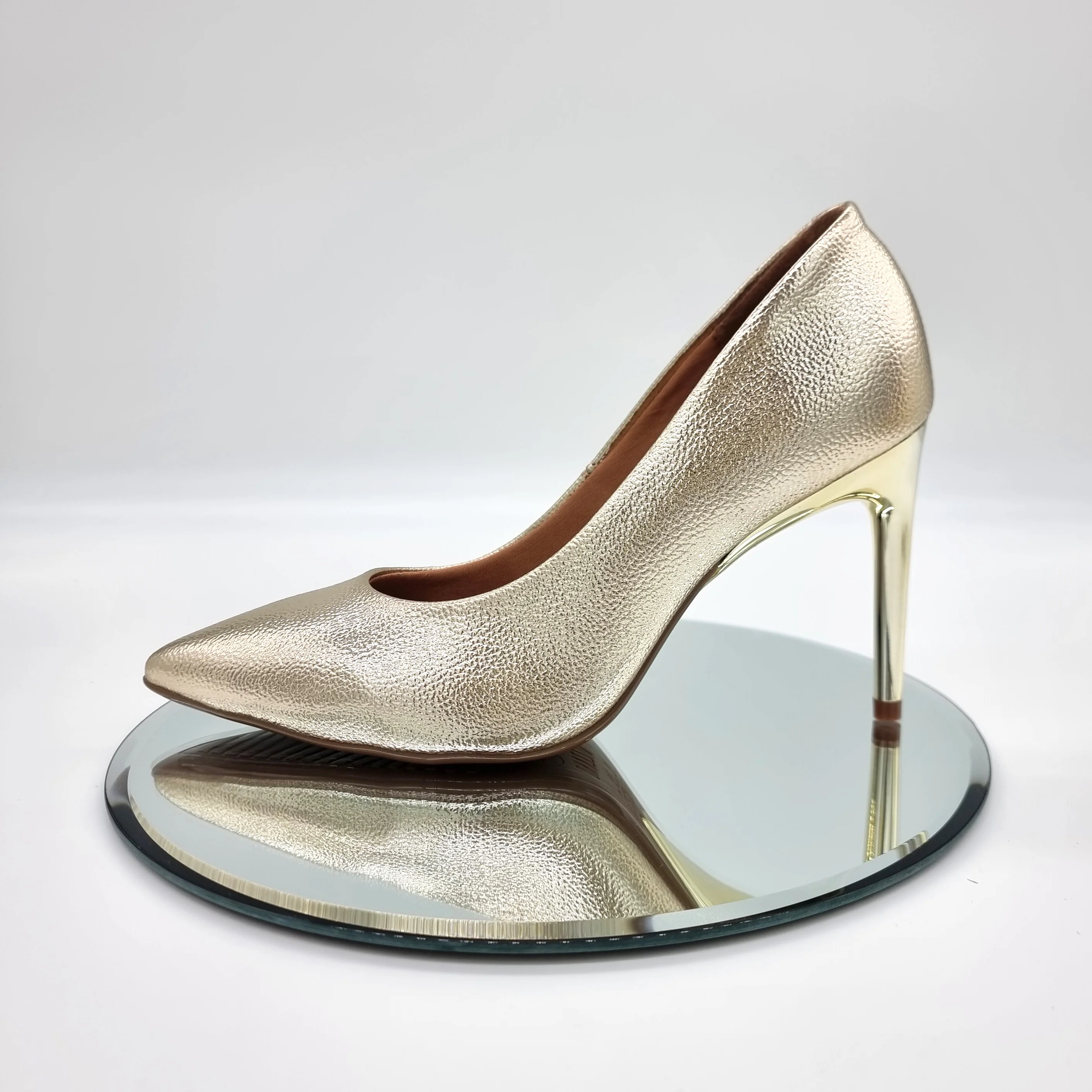 Vizzano 1344-200 Pointy Toe Pump in Champagne Metal - Image 4