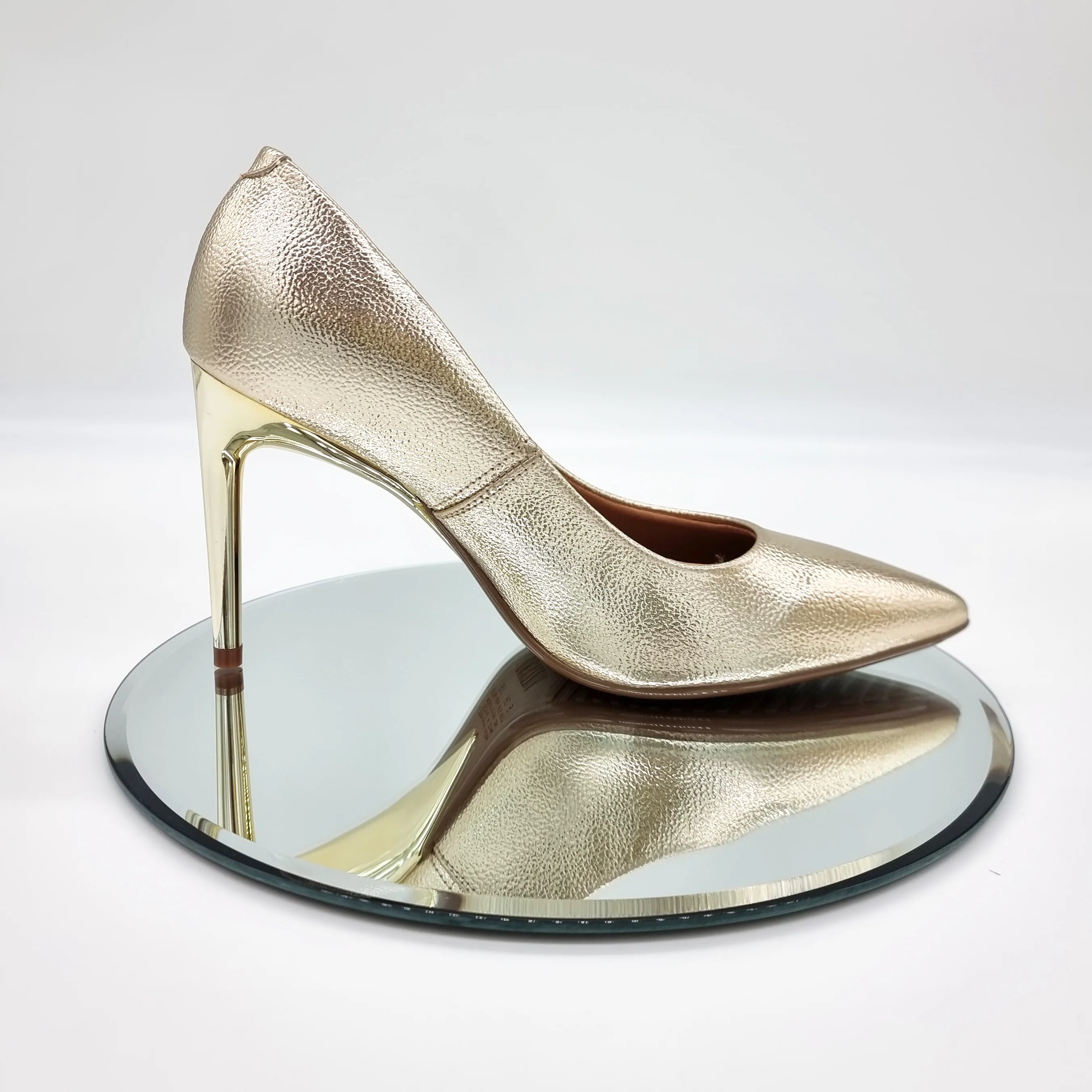 Vizzano 1344-200 Pointy Toe Pump in Champagne Metal - Image 5