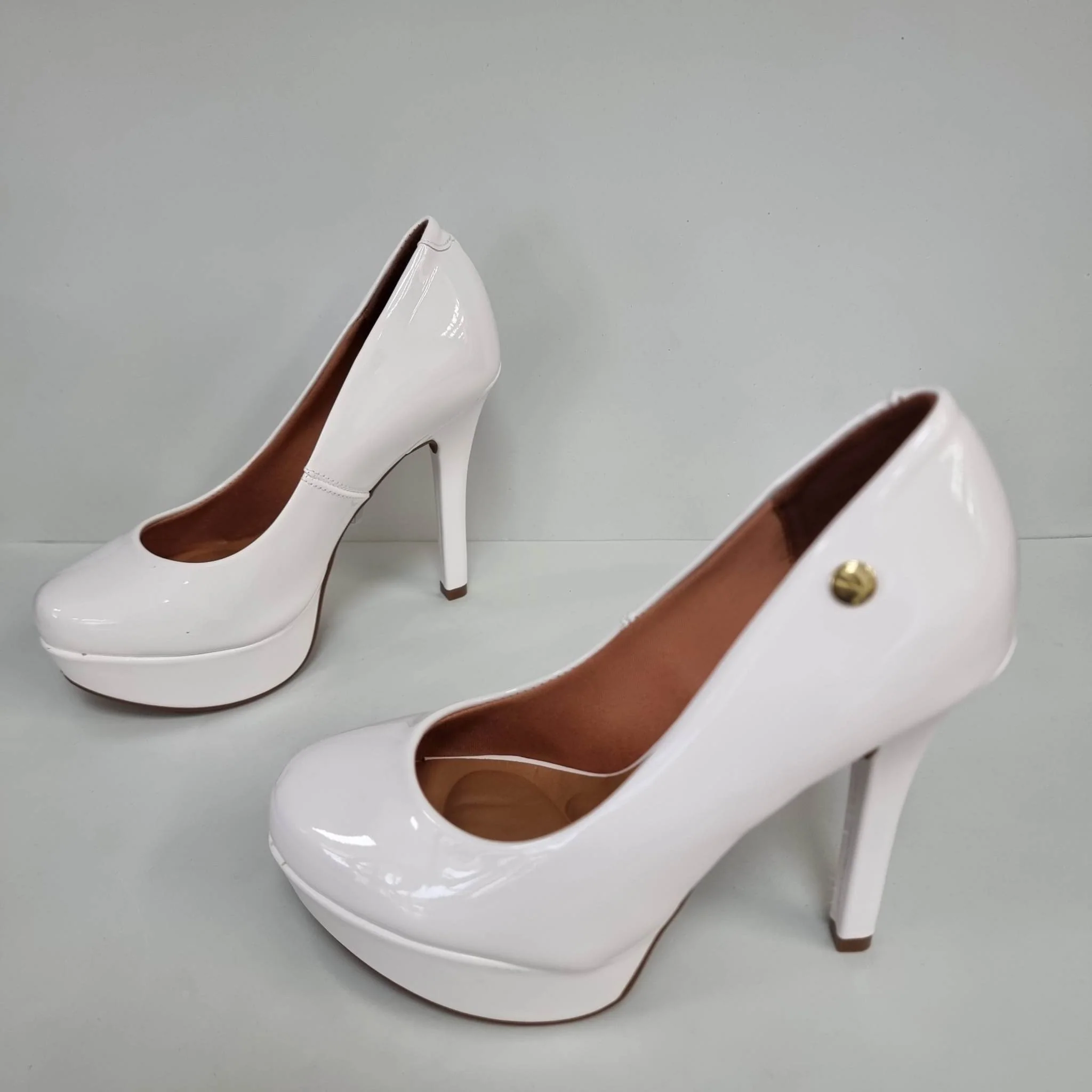 Vizzano 1830-501 Platform Pump in White Patent - Image 4