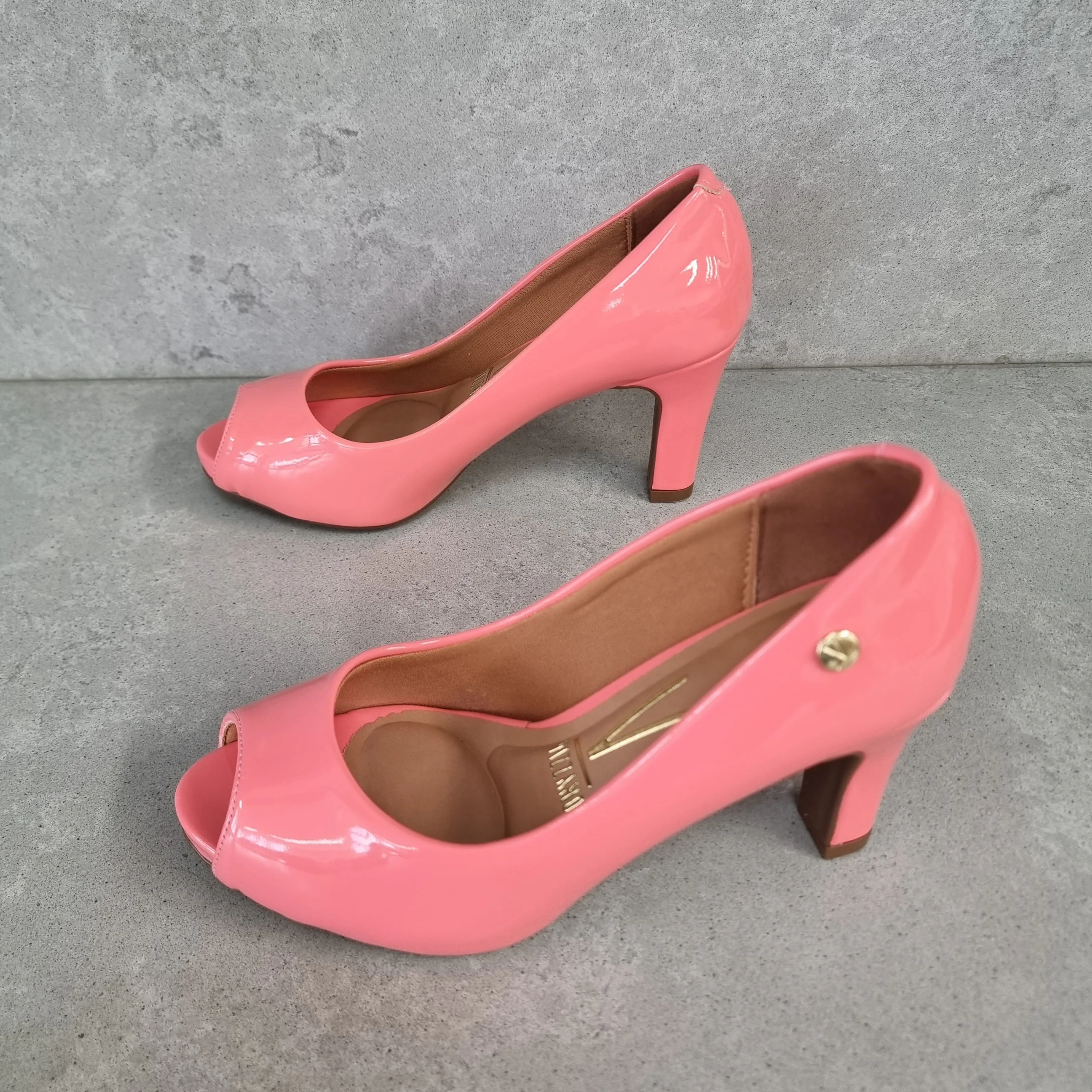 Vizzano 1840-300 Mid Heel Peeptoe Pump in Coral Patent - Image 2
