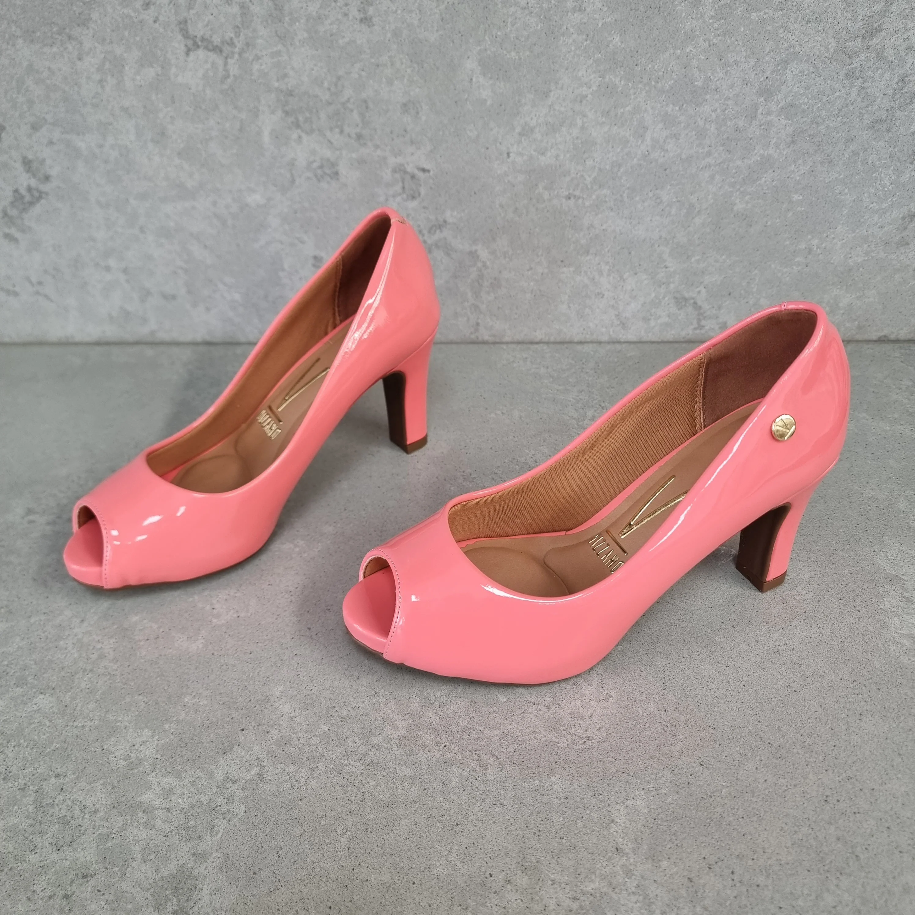 Vizzano 1840-300 Mid Heel Peeptoe Pump in Coral Patent - Image 4
