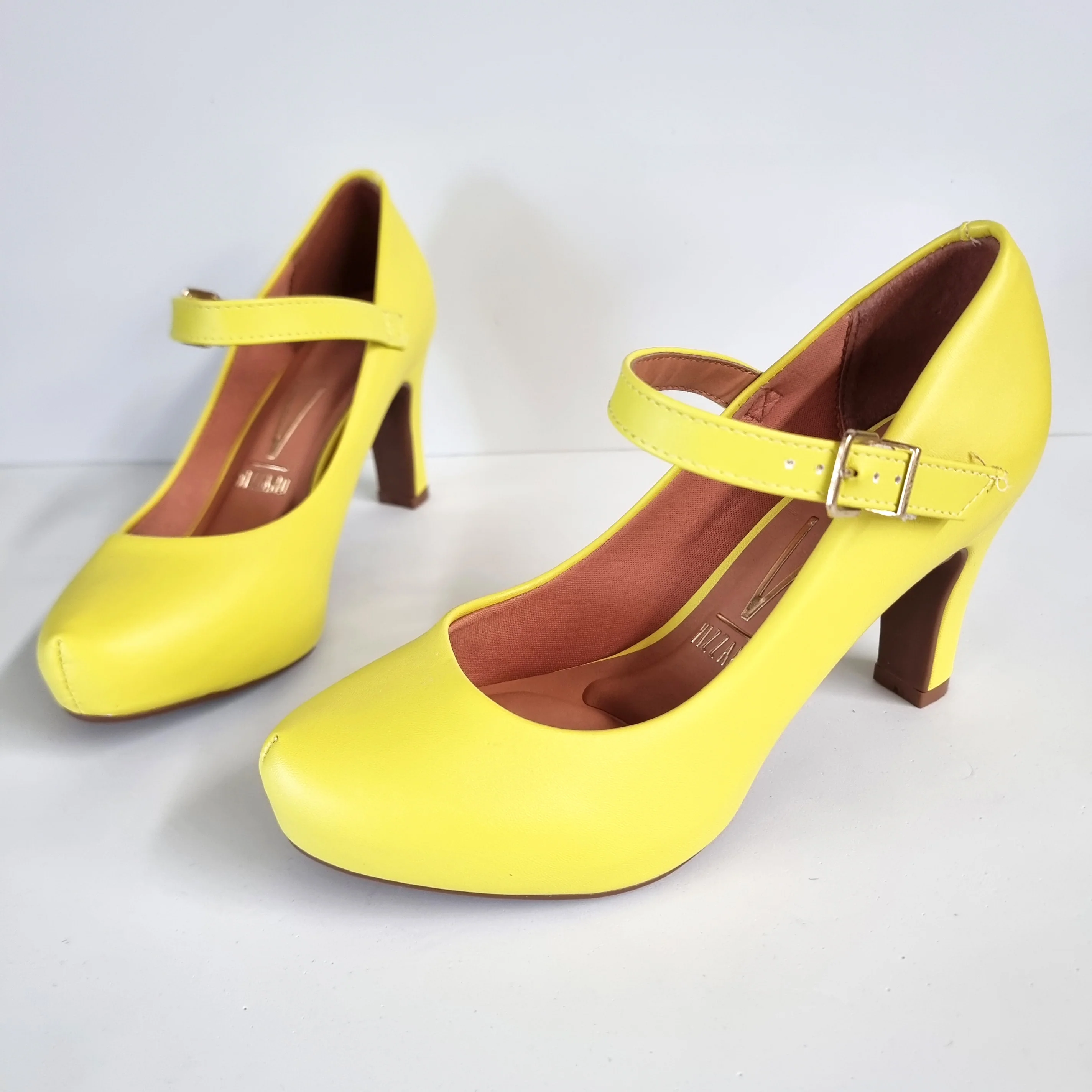 Vizzano 1840-318 Mary-Jane Pump in Sicilian Yellow Napa - Image 3